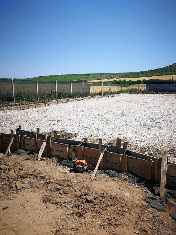 Hambar în livada de cireșe — fotografie 1 din proiect