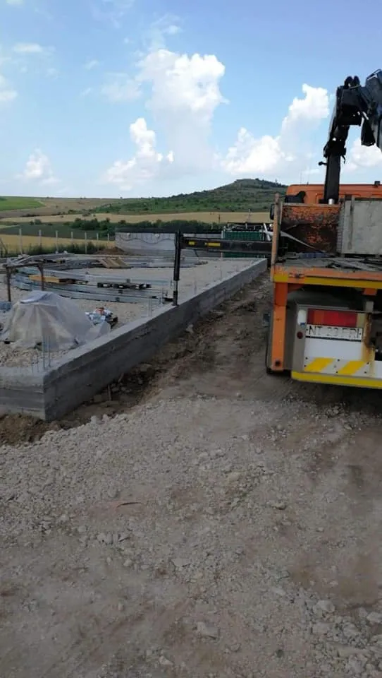 Hambar în livada de cireșe — fotografie 2 din proiect