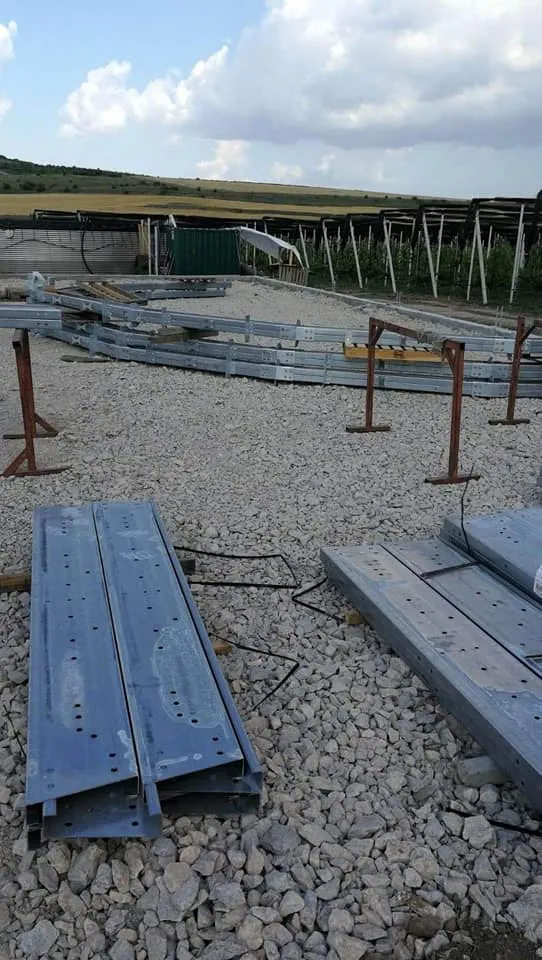 Hambar în livada de cireșe — fotografie 3 din proiect